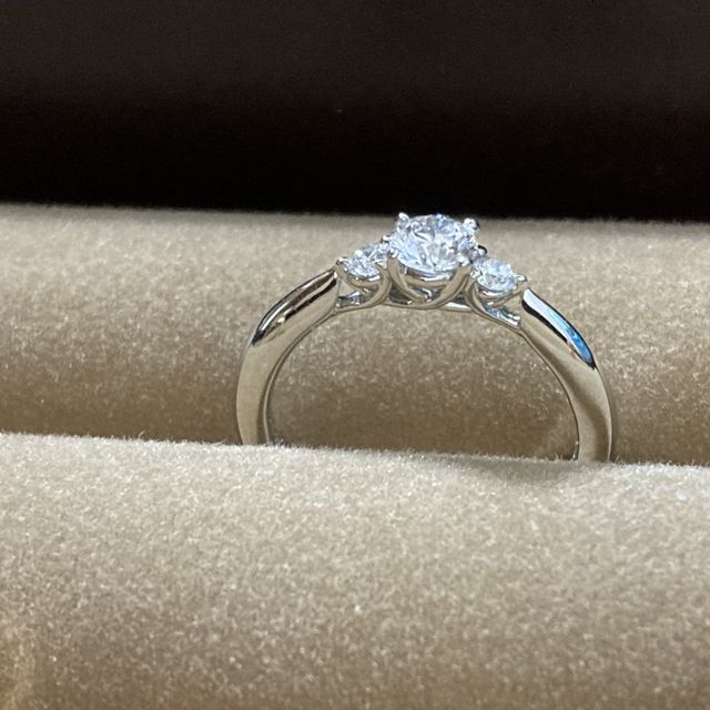 【ラザール ダイヤモンド(LAZARE DIAMOND)の口コミ】 「絶対このブランドで」と決めていたわけではなく、お店をふらふらして決…