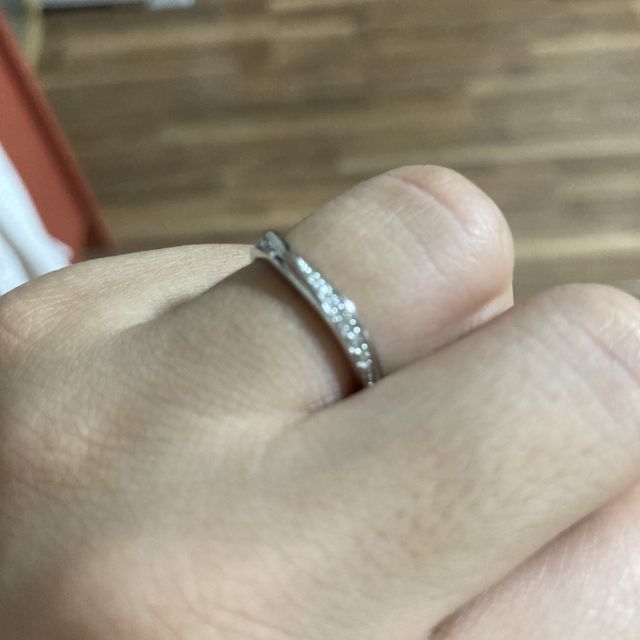 【銀座ダイヤモンドシライシの口コミ】 指輪のテイストをお伝えしたところ、いろんな指輪を持ってきてくださって…