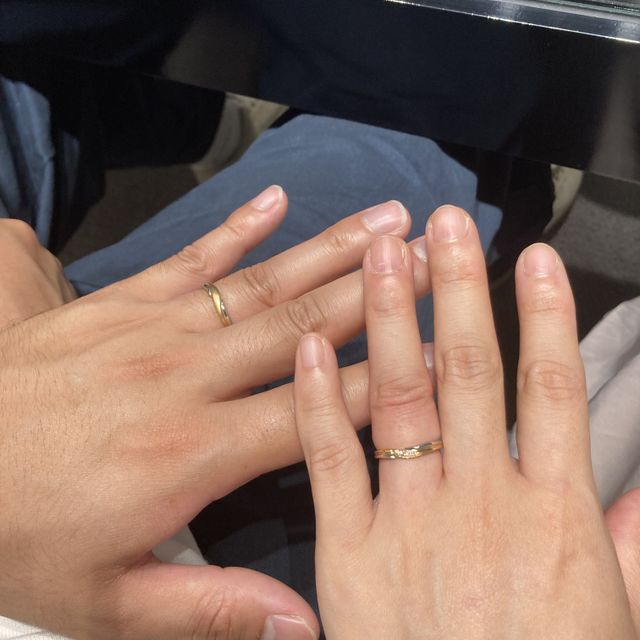 【銀座ダイヤモンドシライシの口コミ】 ペアリングのパイオニアということで、種類豊富で婚約指輪に合ったペアリ…