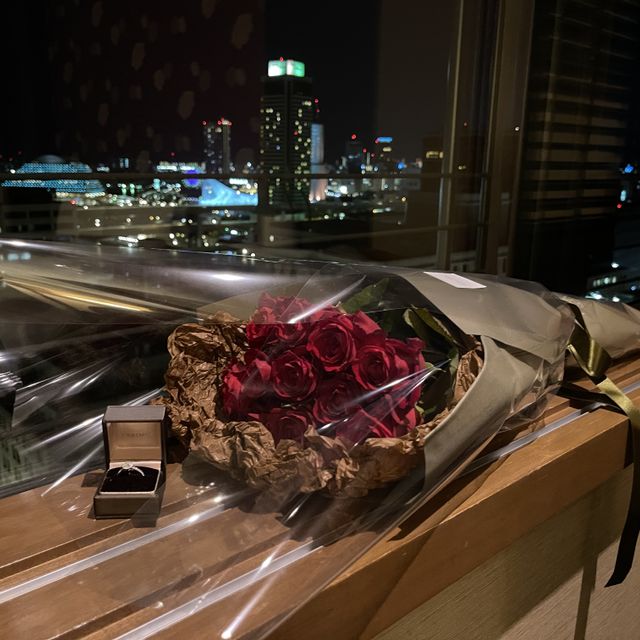 【アイプリモ(I-PRIMO)の口コミ】 ダイヤをぐるっと囲んでいるクズダイヤのおかげで、中央のダイヤの1.5倍ほ…