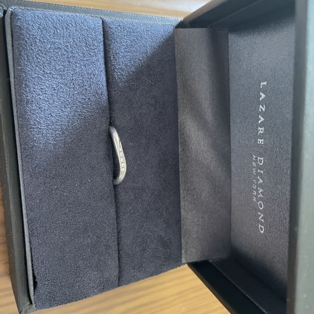 【ラザール ダイヤモンド(LAZARE DIAMOND)の口コミ】 輝きが他のブランドと違い美しいです。どの角度からみても綺麗に輝きます…
