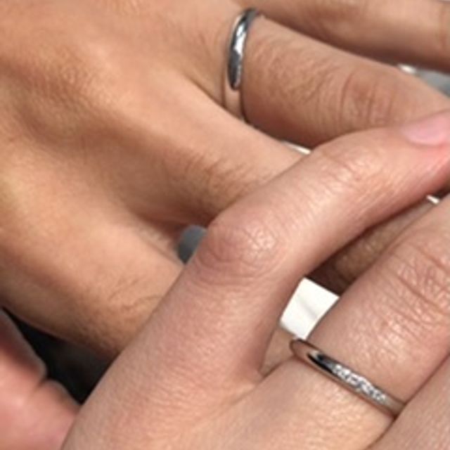 【銀座ダイヤモンドシライシの口コミ】 シンプルながらどちらも上品で一生つけるのにぴったりだと感じました。二…