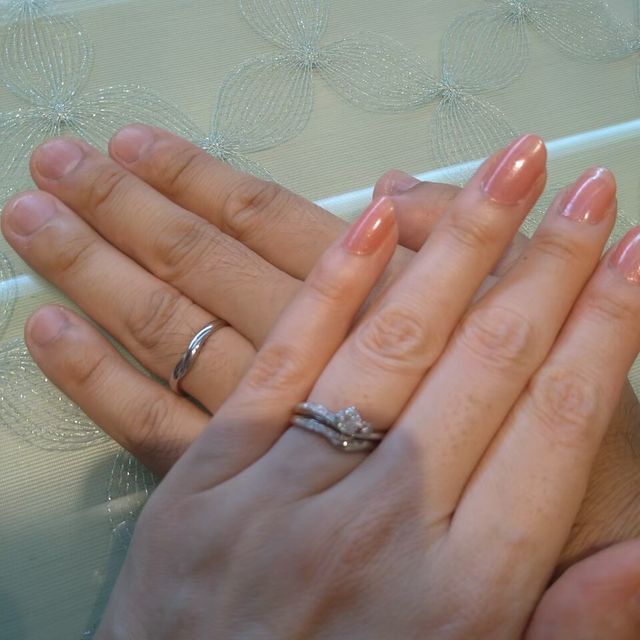 【GALA JEWELRY(ガラジュエリー)の口コミ】 シルバーの細身の物を探していました。
また、ダイヤモンドが光に反射する…