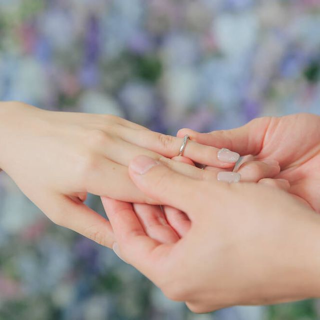 【銀座ダイヤモンドシライシの口コミ】 華奢で動きのあるデザインが気に入りました。婚約指輪を作らなかったので…