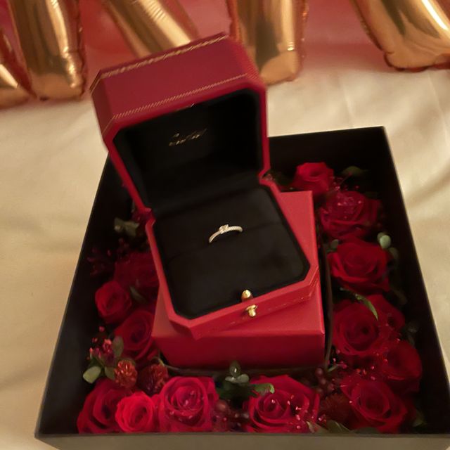 【カルティエ(Cartier)の口コミ】 リング一周にダイヤが散らばめられているので、どこから見てもキラキラし…