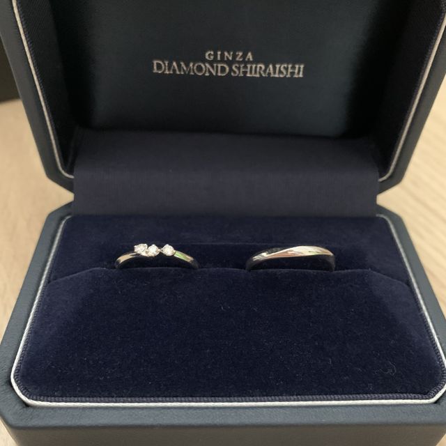 【銀座ダイヤモンドシライシの口コミ】 たくさん試着をさせていただき、夫と同じデザインの指輪と購入した指輪と…