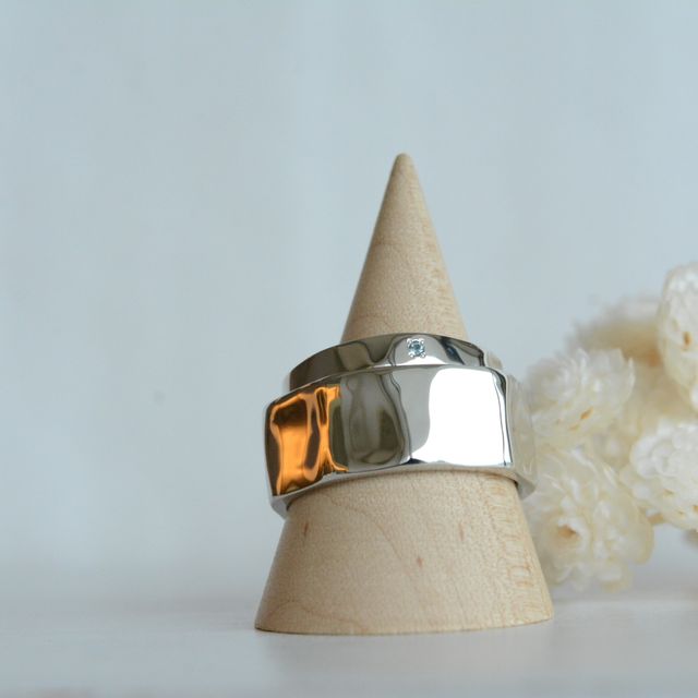 【CRAFY(クラフィ)の口コミ】 こだわりが強い2人だったので
指輪のデザイン、石の数、名前の場所など自…