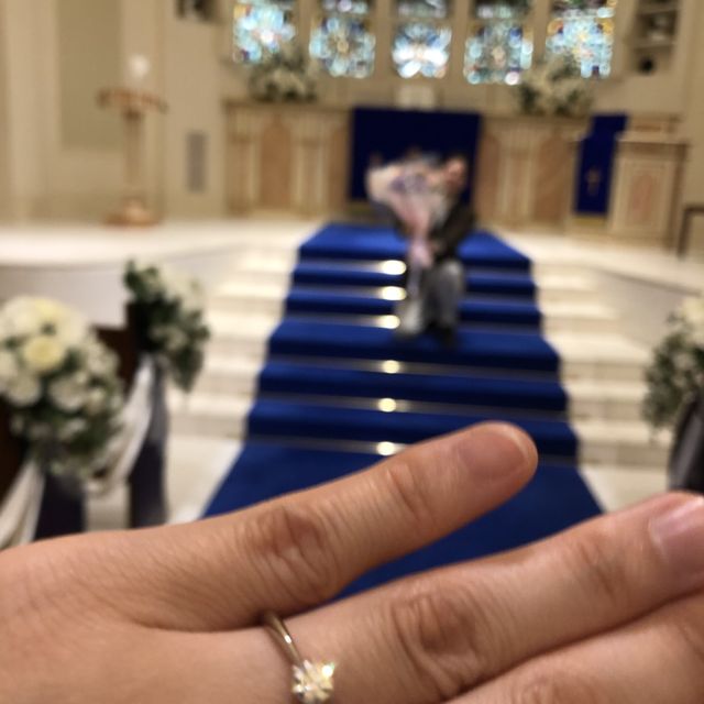 【アイプリモ(I-PRIMO)の口コミ】 こちらの婚約指輪は透明度が高く光に当たった時もそうでない時の輝きがと…