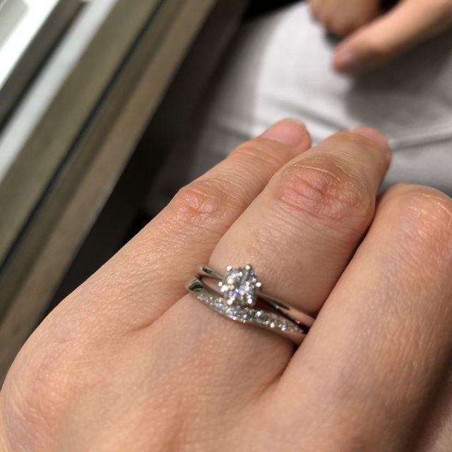 【アイプリモ(I-PRIMO)の口コミ】 デザインが気に入りました。
婚約指輪もアイプリもさんで購入し、気に入っ…