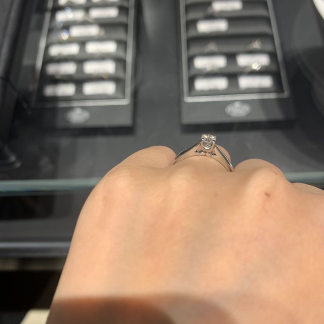 【エクセルコダイヤモンド(EXELCO DIAMOND)の口コミ】 海外ハイブランドから国内ブランドまで10店舗ほど周りました。ダイヤがと…