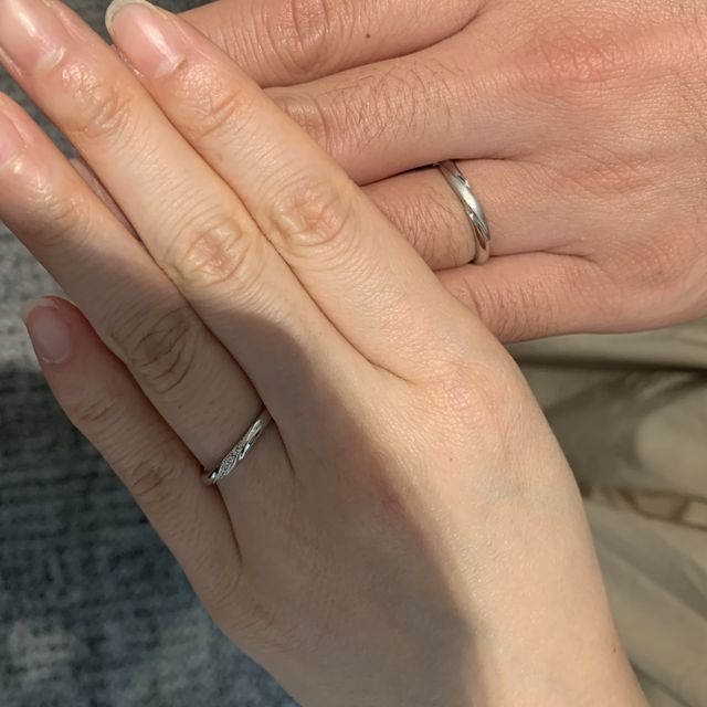 【4℃ BRIDAL(ヨンドシーブライダル)の口コミ】 まずは見た目がシンプルでゴージャス過ぎないということをポイントで選び…