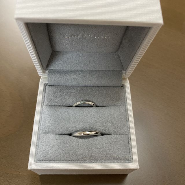 【CAFERING(カフェリング)の口コミ】 ウェーブデザインの指輪で探していたのですが、決め手はブルーダイヤモン…