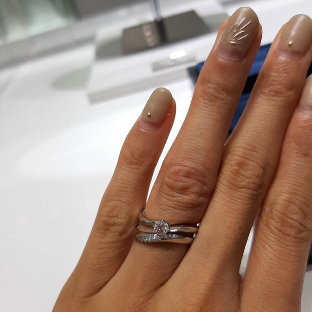 【4℃ BRIDAL(ヨンドシーブライダル)の口コミ】 いくつもあるデザインの中から、デザインと相手のイメージ、ダイヤのカッ…