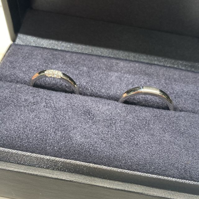 【ラザール ダイヤモンド(LAZARE DIAMOND)の口コミ】 指輪のデザインがとても気に入りこれにしました。
女性用の指輪はダイヤが…