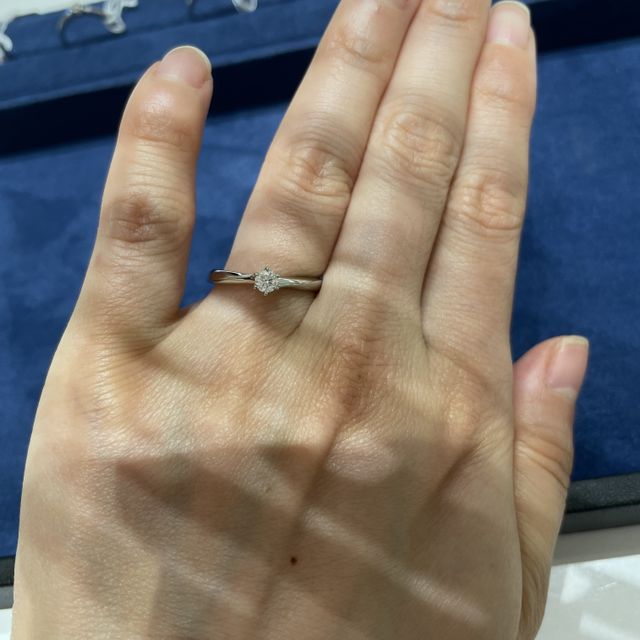 【4℃ BRIDAL(ヨンドシーブライダル)の口コミ】 決め手は、何件かお店を回った中で1番低価格だったからです。しかし低価格…