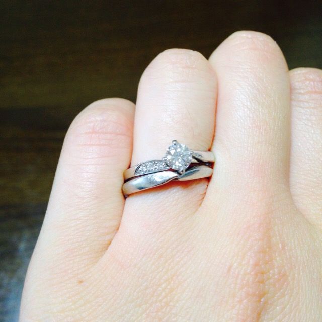 【銀座ダイヤモンドシライシの口コミ】 実際に指にはめてみた時に流れるような曲線のデザインがとてもしっくりと…