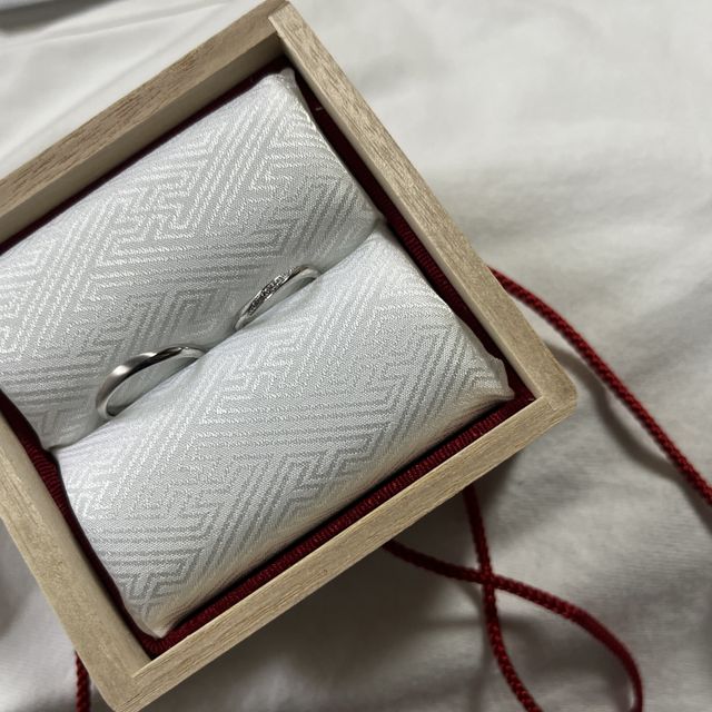 【TOMOE(トモエ)の口コミ】 ストレートリングでなく少しウェーブになってる物希望で店員さんに探して…