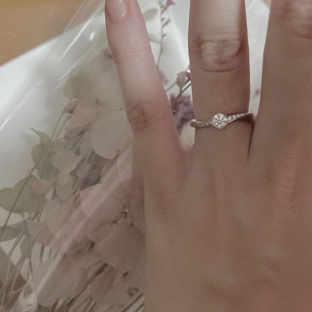 【ヴァンドーム青山(VENDOME AOYAMA)の口コミ】 何店舗も見てこのデザインに決めました。真っ直ぐではなく、曲線すぎず、…