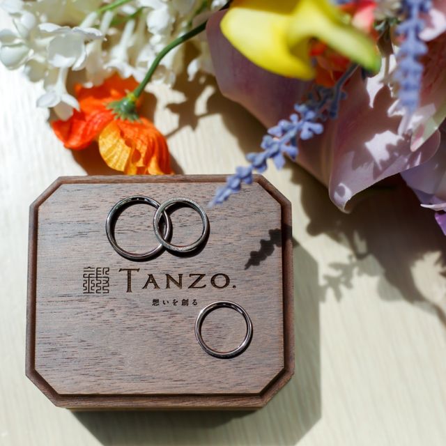 【TANZO.(鍛造指輪)の口コミ】 オーダーメイドで自分達の好きなデザインで
作れるところ。
鍛造製法なの…