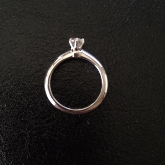 【ティファニー(Tiffany & Co.)の口コミ】 シンプルなデザインながらも、輝きに満ち溢れていて、存在感がありました…