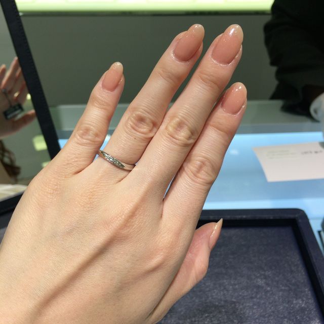 【ROYAL ASSCHER(ロイヤル・アッシャー)の口コミ】 世界3大カッターブランドといわれてるだけあってダイヤモンドが綺麗だなと…