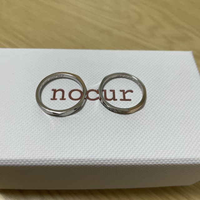 【nocur(ノクル)の口コミ】 シンプルで日頃からつけやすい指輪を探しており、シルバーとピンクゴール…