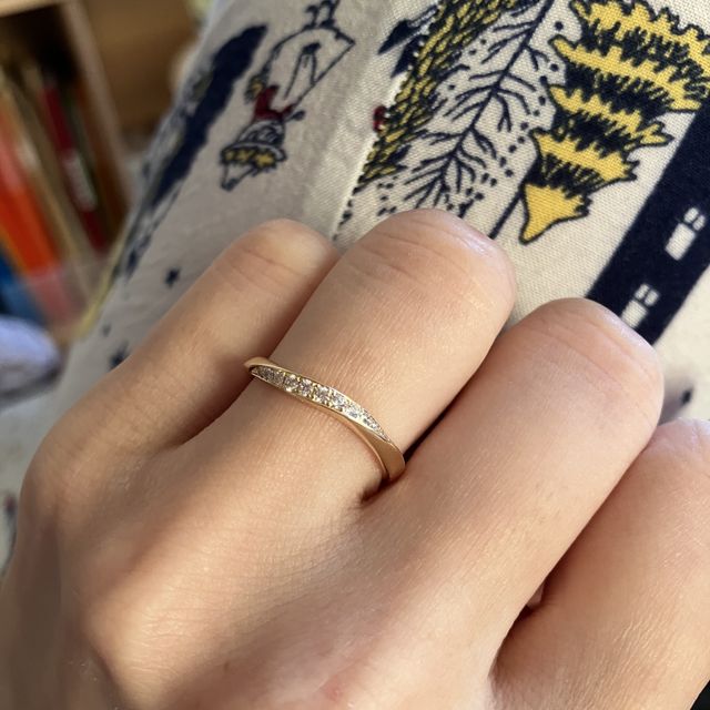 【アイプリモ(I-PRIMO)の口コミ】 アルチェストという指輪にしました。
私は指の関節が太めでごつごつとして…