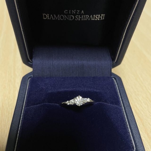 【銀座ダイヤモンドシライシの口コミ】 指輪のデザインがとても自分好みでした。また、つけてみた時に婚約者から…