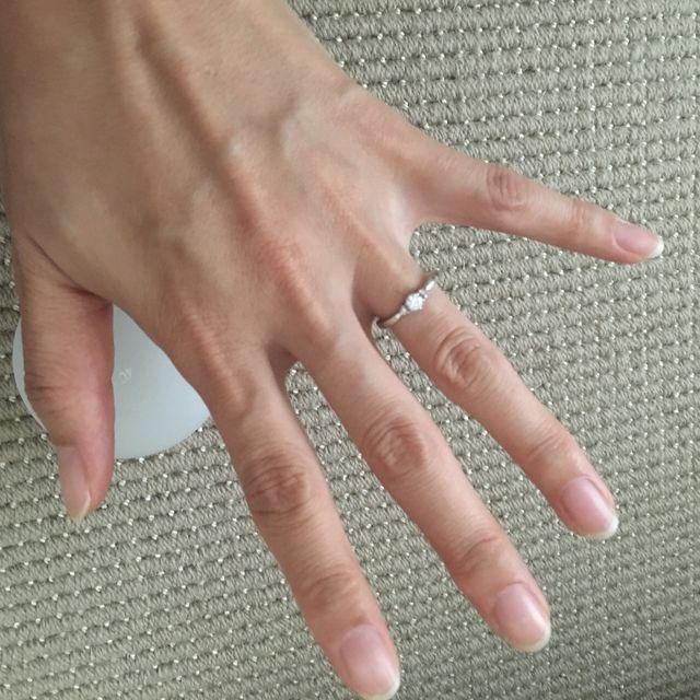 【4℃ BRIDAL(ヨンドシーブライダル)の口コミ】 ピンクダイアモンドがちょこっと上品にあしらわれているのが可愛いくて気…