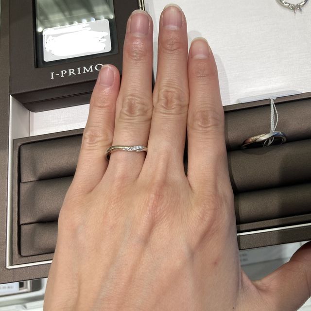 【アイプリモ(I-PRIMO)の口コミ】 ゴールドとプラチナのコンビネーションの指輪。違うカラーが入ることでよ…
