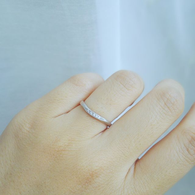 【CAFERING(カフェリング)の口コミ】 ダイヤがついているものを探しました。日常ずっと使いたかったので石が大…