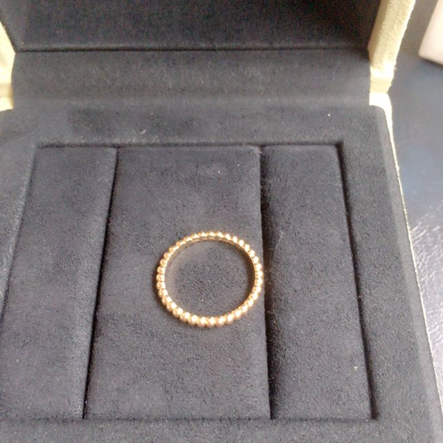 【ヴァン クリーフ＆アーペル(Van Cleef & Arpels)の口コミ】 ペアではなくお互い好きなデザインを選びました。シンプルなのですが、存…