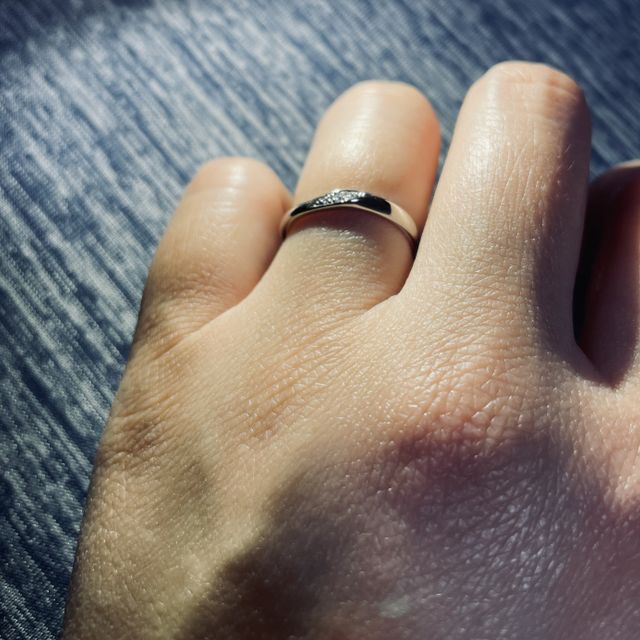 【銀座ダイヤモンドシライシの口コミ】 デザインです。
シンプル過ぎず、仕事中も悪目立ちしないように。
プラチ…