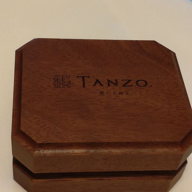 【TANZO.(鍛造指輪)の口コミ】 色々調べて一番品質が良さそうでした。
強度が強い製法だそうで、歪んだり…
