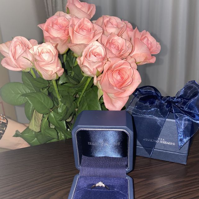 【銀座ダイヤモンドシライシの口コミ】 デザインが素敵でダイヤの輝きが他とは違いました。他店舗にも候補があり…