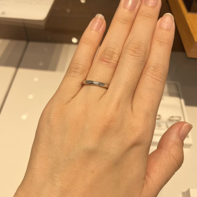 【銀座ダイヤモンドシライシの口コミ】 彼からもらった婚約指輪にも合う結婚指輪を探していました。要望を伝えた…