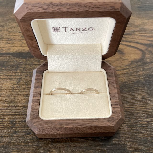 【TANZO.(鍛造指輪)の口コミ】 マットなデザインがよく、婚約指輪と重ね付けしたいという希望があり今回…