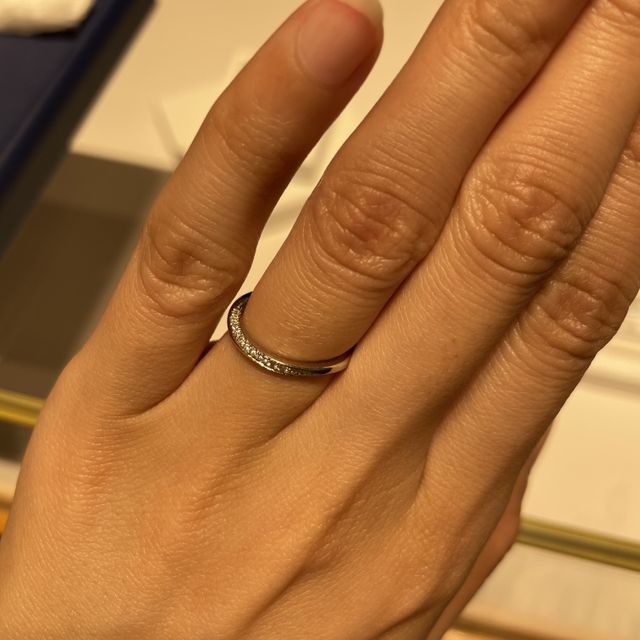 【銀座ダイヤモンドシライシの口コミ】 細身の指輪を探していました。こちらの指輪はイメージ通りの細身で、全体…