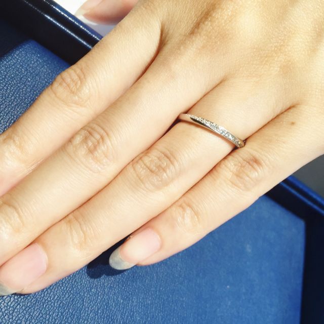 【銀座ダイヤモンドシライシの口コミ】 私の手は水かきが大きいので、ややウェーブのデザインが似合うということ…