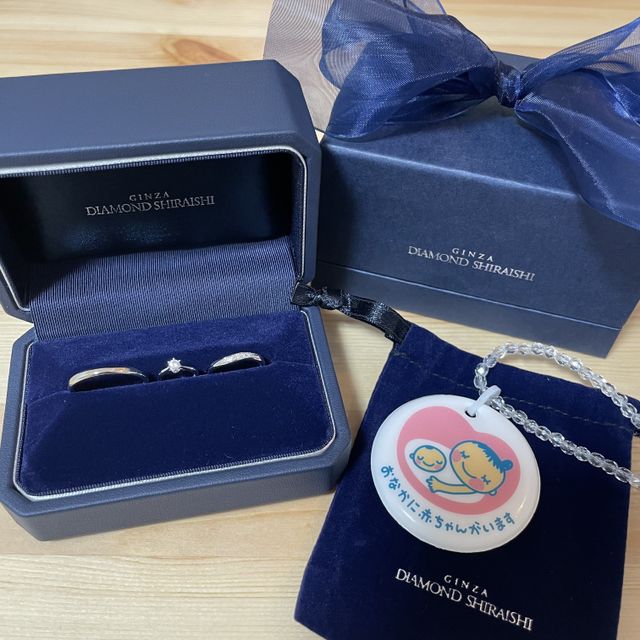 【銀座ダイヤモンドシライシの口コミ】 主人がシンプルなデザインを希望しており、他の店舗のも試着を行ったが、…