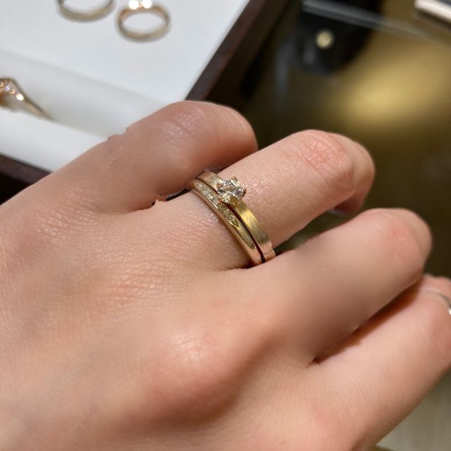 【杢目金屋(もくめがねや)の口コミ】 ブランドの特徴である木目が好きな方にはおすすめです。木目によって少し…