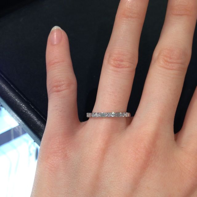 【ブルーリバー(BLUERIVER)の口コミ】 結婚指輪は毎日身に付ける物だから、石がたくさんついていて、人とは違っ…