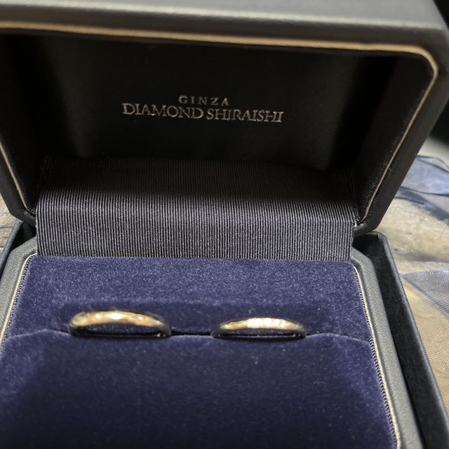 【銀座ダイヤモンドシライシの口コミ】 女性用のものがダイヤ感がしっかりあり、落ち着いた印象のものだったのが1…