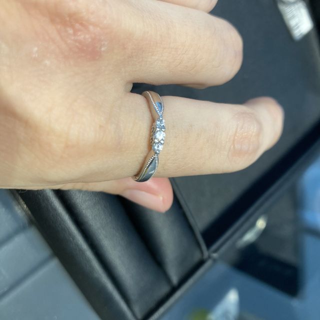 【エクセルコダイヤモンド(EXELCO DIAMOND)の口コミ】 デザインがとにかく可愛いらしくて、一目惚れしました。爪から半分浮いた3…