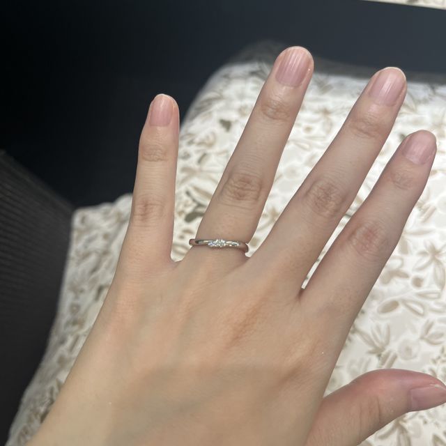 【ラザール ダイヤモンド(LAZARE DIAMOND)の口コミ】 その他数店舗と比較検討しましたが、他にあまりないデザインに一目惚れし…