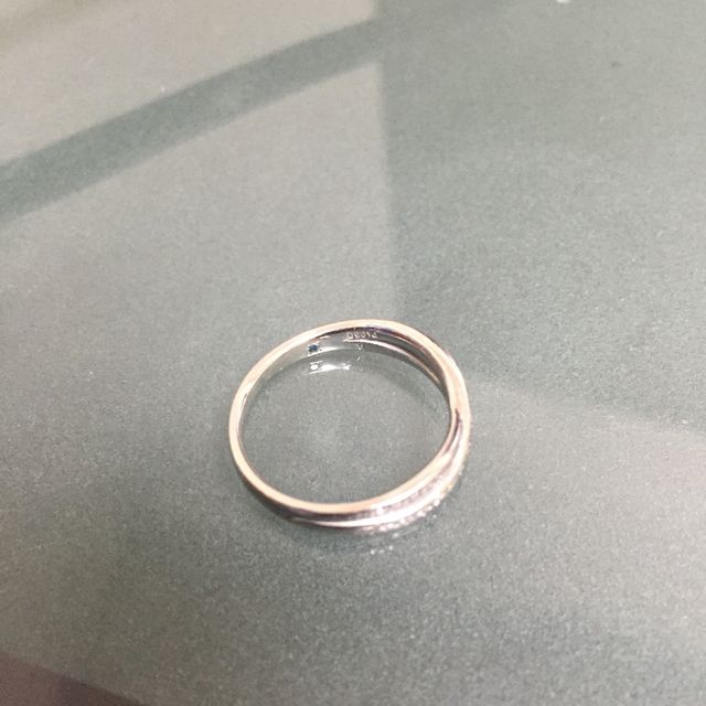 【ヴァンドーム青山(VENDOME AOYAMA)の口コミ】 指が太めで短くふっくらしているため、ハイブランドの指輪のデザインだと…