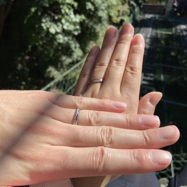 【ichi(イチ)の口コミ】 鏡面仕上げでつやもあり厚さがありますが窮屈ではなく付け心地がよく他に…