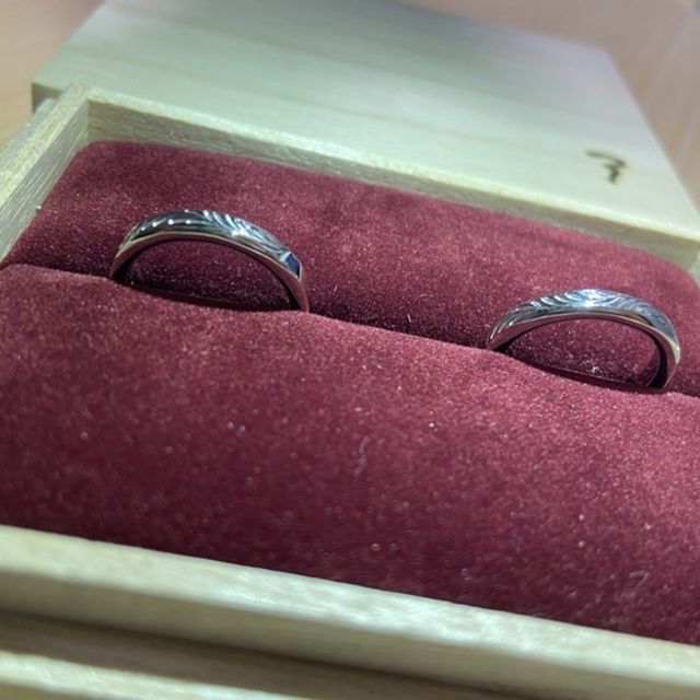 【ichi(イチ)の口コミ】 鏡面仕上げでつやもあり厚さがありますが窮屈ではなく付け心地がよく他に…