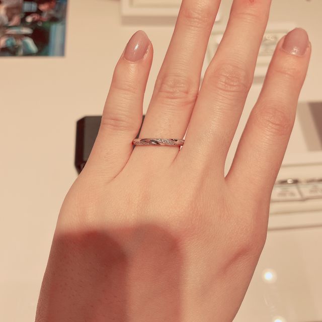 【エクセルコダイヤモンド(EXELCO DIAMOND)の口コミ】 直線的ではあるものの、ダイヤとプラチナが交互に入っているため、パッと…