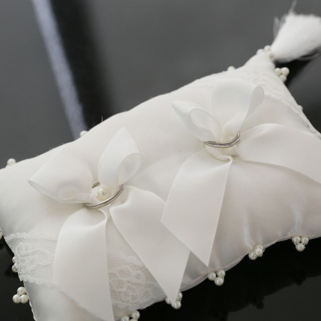 【Ponte Vecchio(ポンテヴェキオ)の口コミ】 ミル打ちが可愛く、シンプルなデザインだったので決めました。
主人が婚約…